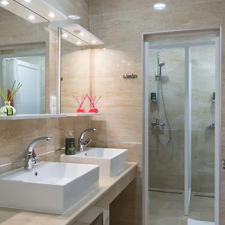 Free Bird (adults Only) 호스텔