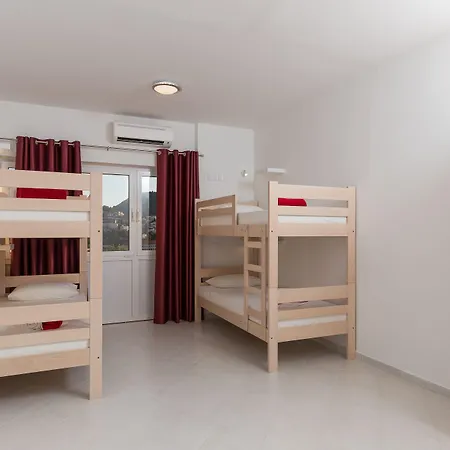 Free Bird (adults Only) 두브로브니크