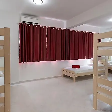 Free Bird (adults Only) Hostel *