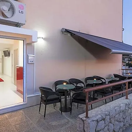 Hostel Free Bird (adults Only) *