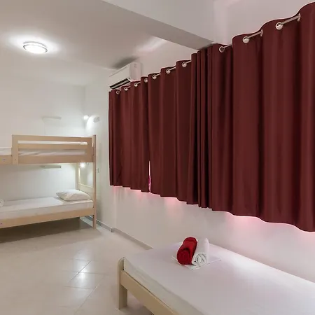 Free Bird (adults Only) Hostel *