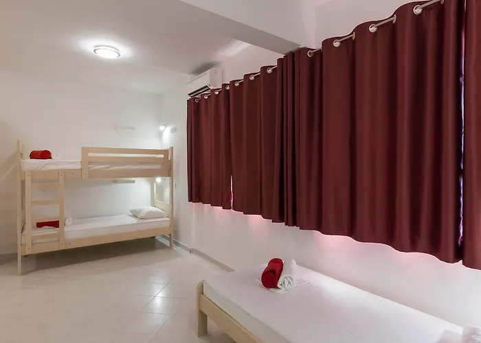 Free Bird (adults Only) Hostel *