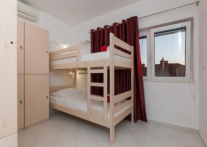 Hostel Free Bird (adults Only) *