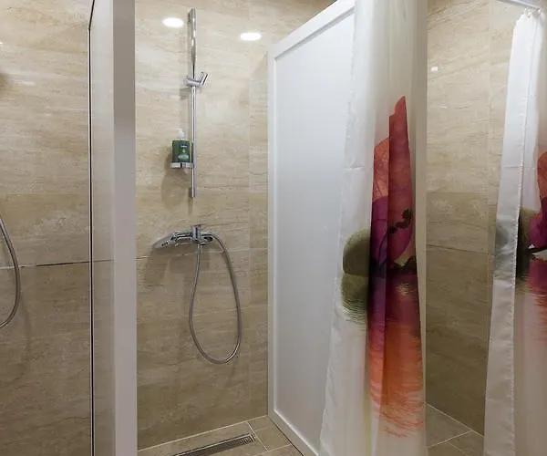 Free Bird (adults Only) Hostel